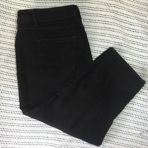 Perfect black capris